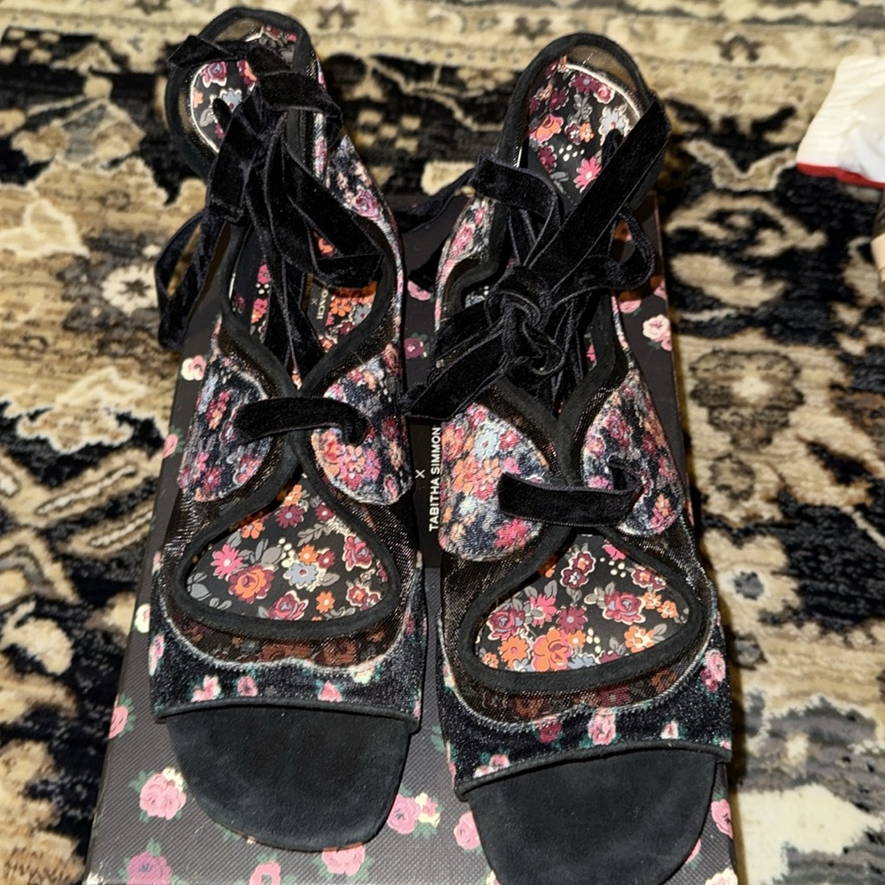 Coach Black Floral Heels with Glossy Finish - Picture 3 of 7
